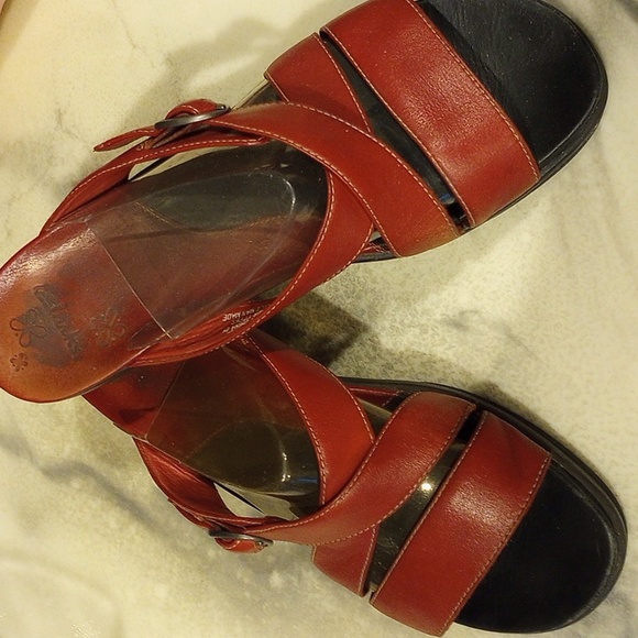 Clarks Leather Sandal - Picture 1 of 8